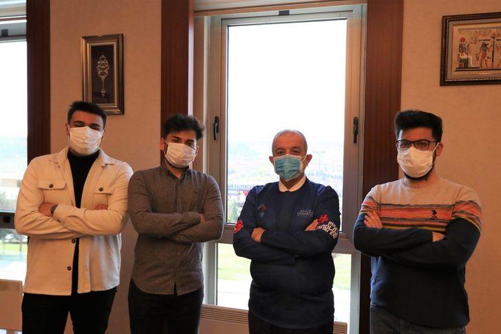 Rektör Dereli’ye öğrencilerden Teknofest’e özel forma G2