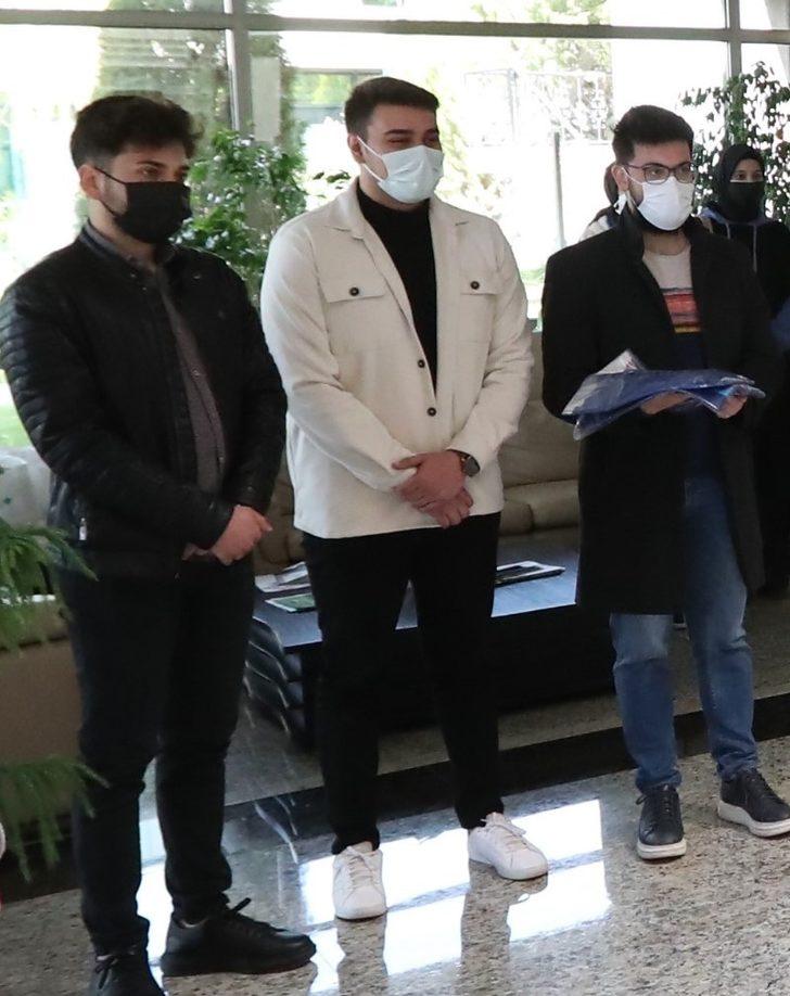 Rektör Dereli’ye öğrencilerden Teknofest’e özel forma G3