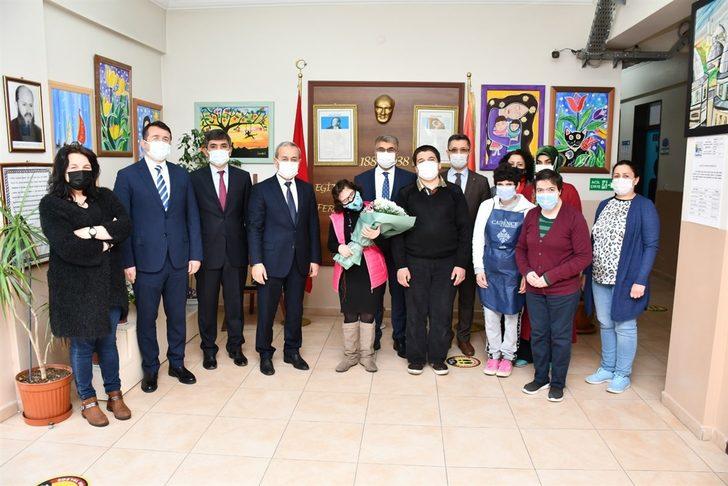 Vali Gürel engelli ve otizmli çocuklar ile bir araya geldi G2