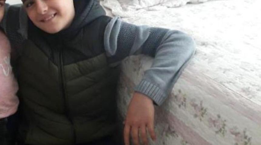 15 yaşındaki &ccedil;ocuk kuşları kovalamak isterken canından oldu