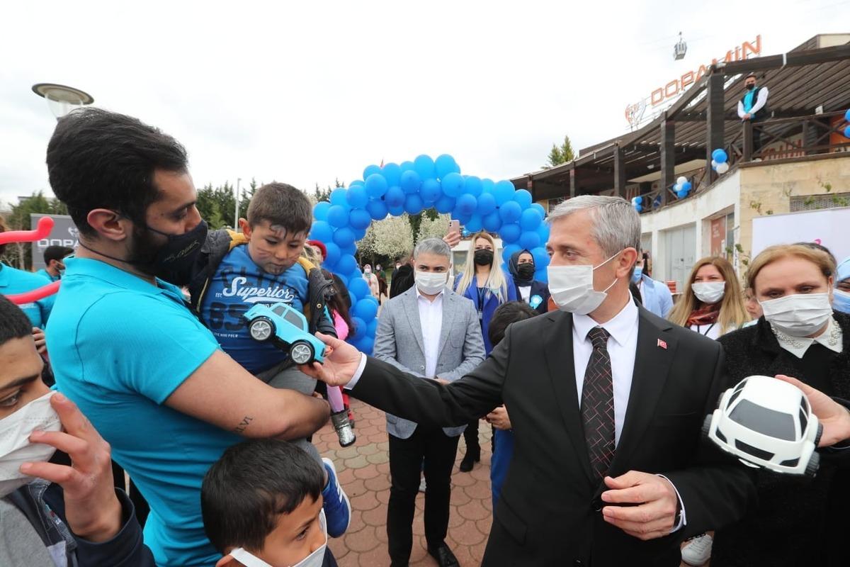 Başkan Tahmazoğlu, Otizmli &ccedil;ocukları ziyaret etti