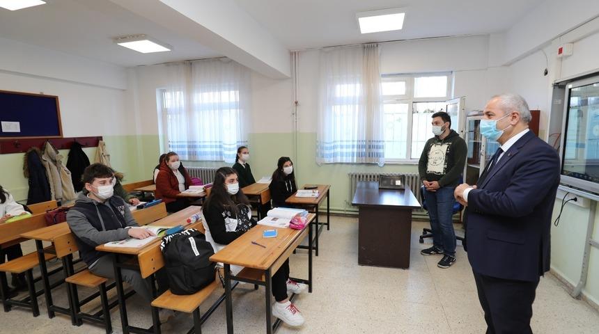 LGS&rsquo;ye girecek &ouml;ğrencilere deneme sınavı desteği