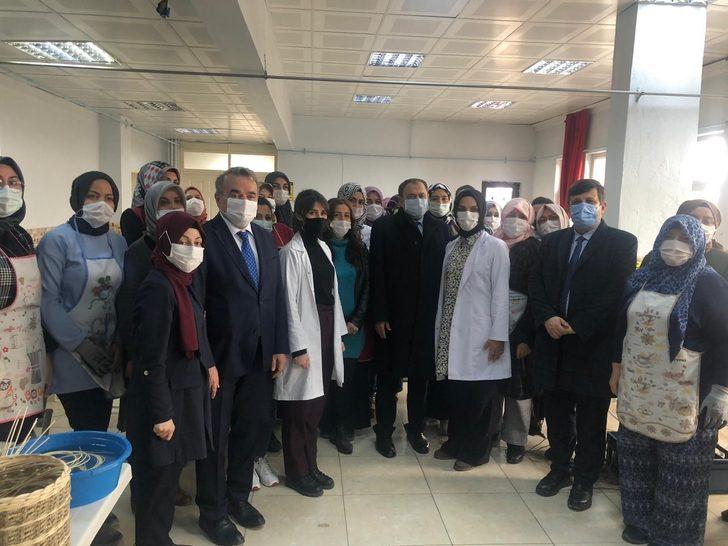 Vali Gökmen Çiçek Bolvadin ilçesinde Kadın Kültür Evini inceledi G2