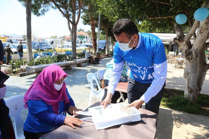 Kaş’ta otizmli çocuklar ve aileleri tekne turuyla eğlendi G3