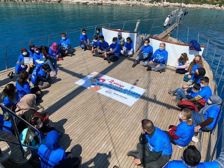 Kaş’ta otizmli çocuklar ve aileleri tekne turuyla eğlendi G4