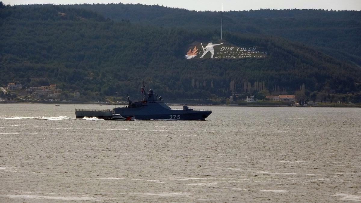 Rus savaş gemisi &lsquo;Dmitry Rogachev&rsquo; &Ccedil;anakkale Boğazı&rsquo;ndan ge&ccedil;ti