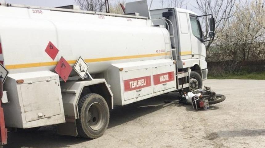 Motosiklet ile tanker &ccedil;arpıştı: 1 yaralı