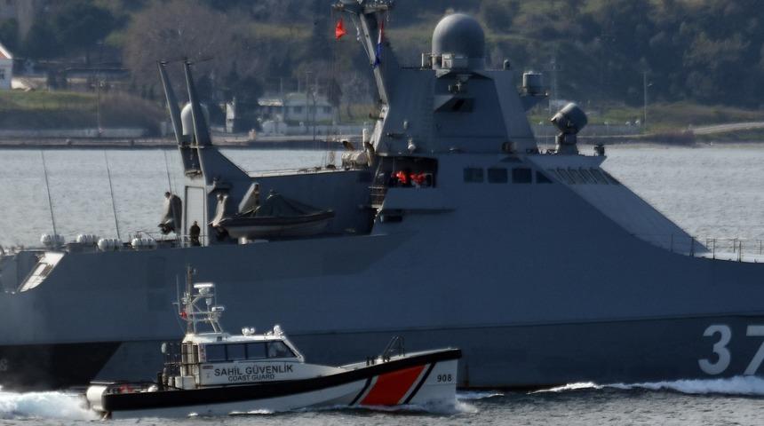 Rus savaş gemisi Çanakkale Boğazı’ndan geçti