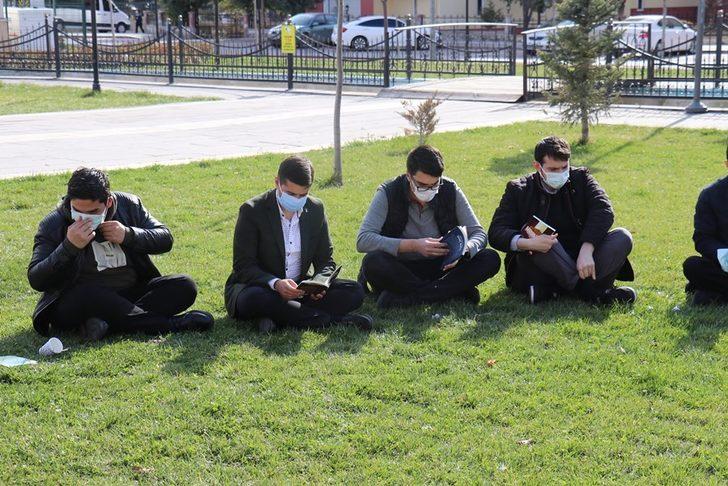 Gençlerden kitap okuma etkinliği G3