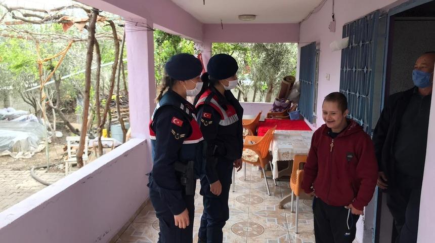 Otizmli gence jandarmadan s&uuml;rpriz