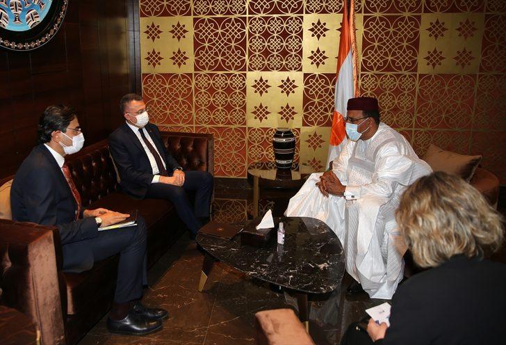 Cumhurbaşkanı Yardımcısı Oktay, Nijer'in yeni Cumhurbaşkanı Bazoum'un yemin törenine katıldı G1