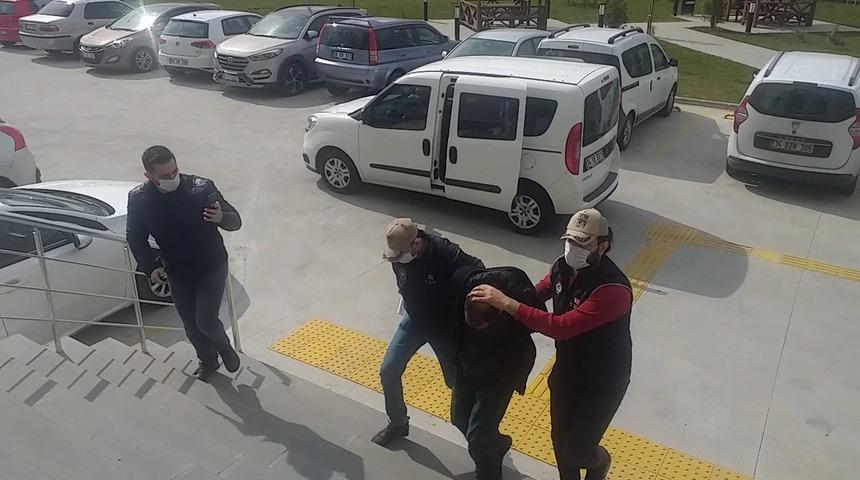 Tekirdağ&rsquo;da Atat&uuml;rk b&uuml;stlerine yazı yazan şahıs tutuklandı