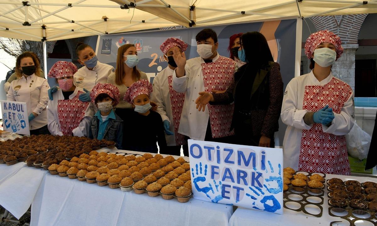 Kuşadası &ldquo;Otizmin Farkındayız&rdquo; dedi