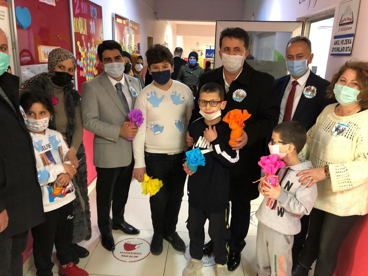 T&uuml;rkeli&rsquo;de D&uuml;nya Otizm Farkındalık G&uuml;n&uuml; etkinliği