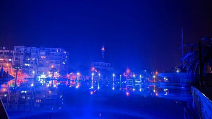 Aydın kent meydanında ’mavi’ ışıkla otizme dikkat çekildi G2