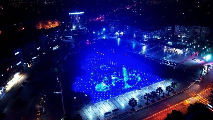 Aydın kent meydanında ’mavi’ ışıkla otizme dikkat çekildi G3