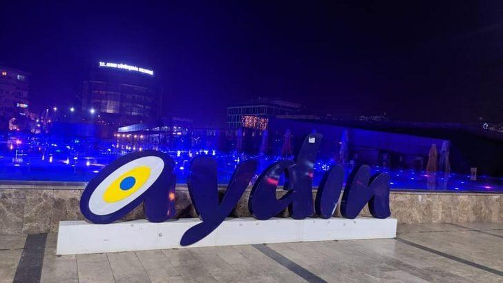 Aydın kent meydanında ’mavi’ ışıkla otizme dikkat çekildi G4