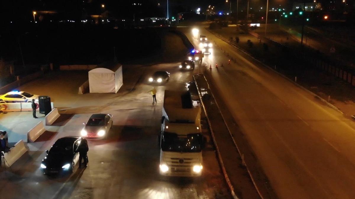 43 ilin ge&ccedil;iş g&uuml;zergahında HES kodu denetimi: Otob&uuml;sler ve &ouml;zel ara&ccedil;lar tek tek durduruldu