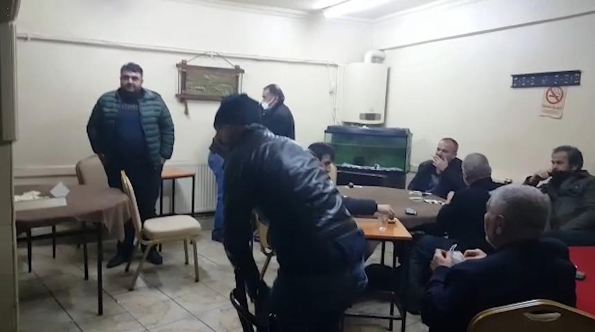 Kısıtlama saatinde kumar oynayan 9 kişiye 56 bin lira ceza