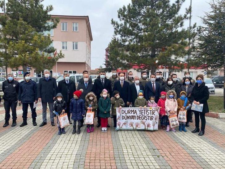 Anaokul öğrencileri ağaçlara kuş evi bıraktı G2