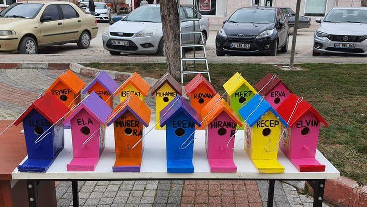 Anaokul öğrencileri ağaçlara kuş evi bıraktı G4