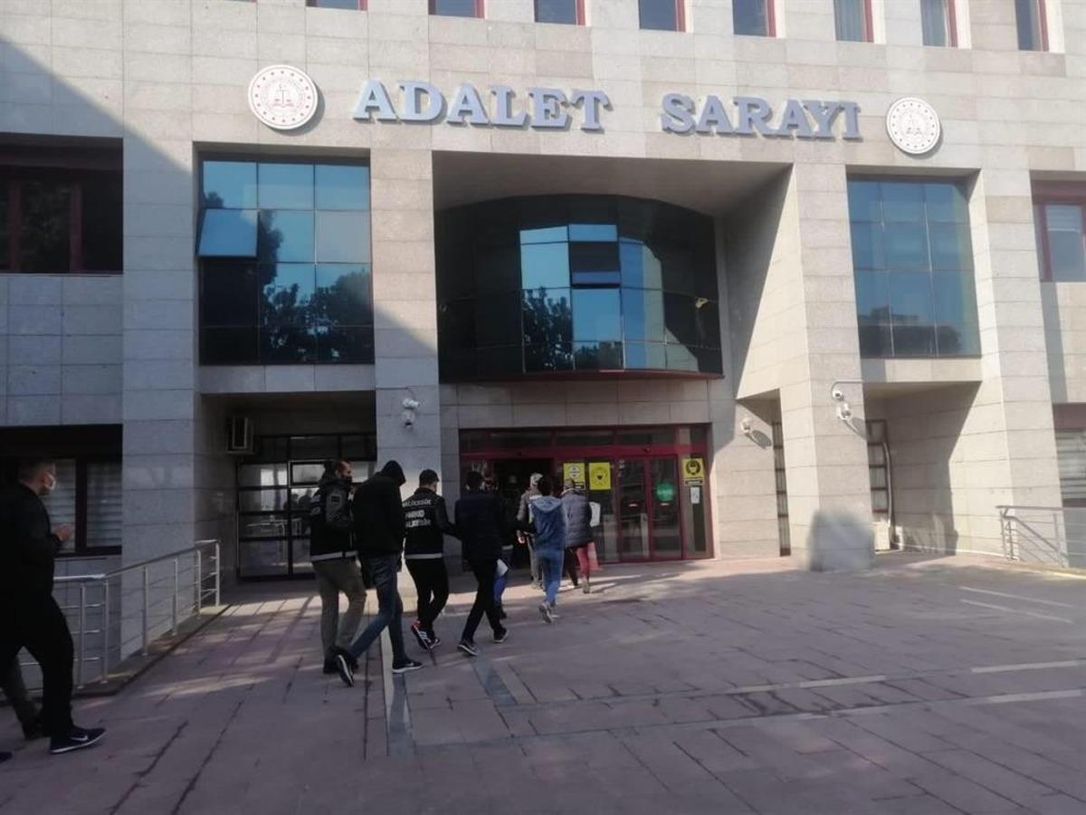 Balıkesir&rsquo;de uyuşturucu operasyonu: 8 kişi tutuklandı