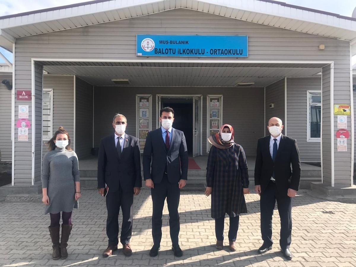 Kaymakam İlidi, 350 &ouml;ğrenciye ayakkabı dağıttı