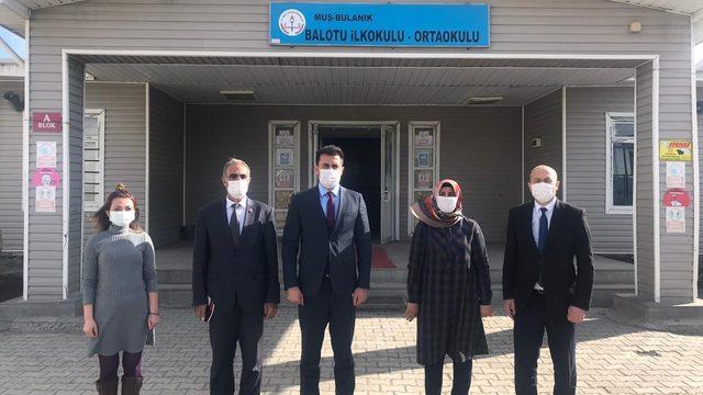 Kaymakam İlidi, 350 öğrenciye ayakkabı dağıttı