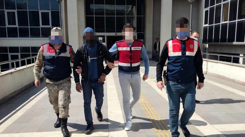 Bakır kablo hırsızları jandarmadan ka&ccedil;amadı