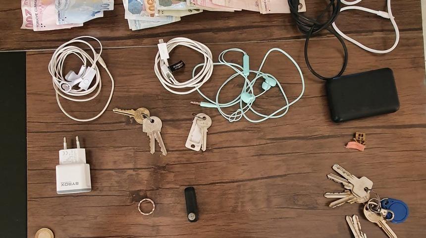 Kapkaççı, çantayı bırakarak kaçtı