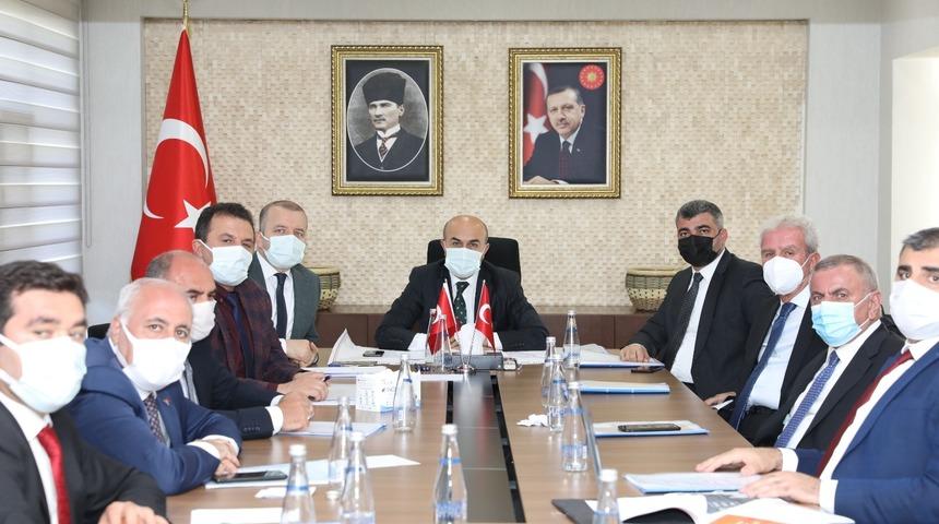 Vali Demirtaş, il&ccedil;e belediye başkanları ile bir araya geldi