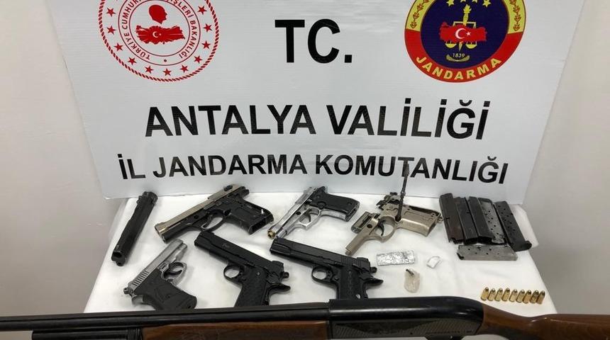 Jandarmadan uyuşturucu ve silah operasyonu