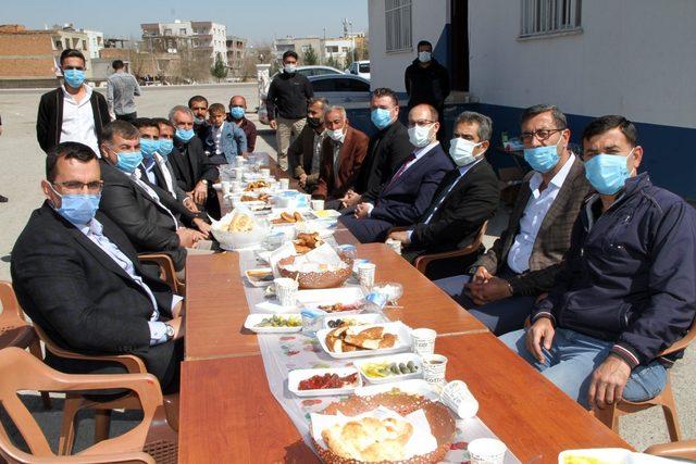 Başkan Türkmen’in ’çay sizden simit bizden’ ziyaretleri devam ediyor