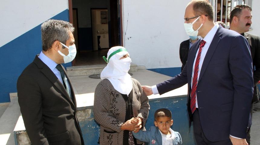 Başkan T&uuml;rkmen&rsquo;in &rsquo;&ccedil;ay sizden simit bizden&rsquo; ziyaretleri devam ediyor