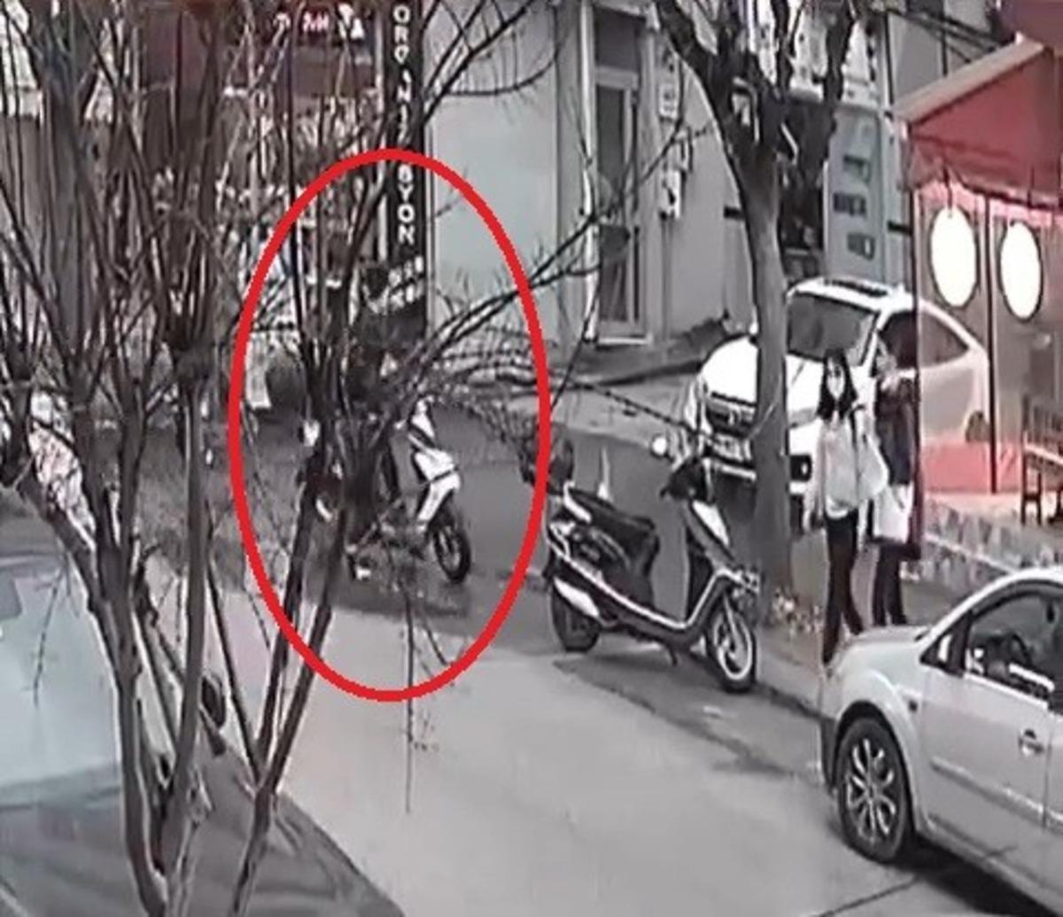 (&Ouml;zel) Kaşla g&ouml;z arasında motosikleti &ccedil;alıp kayıplara karıştı