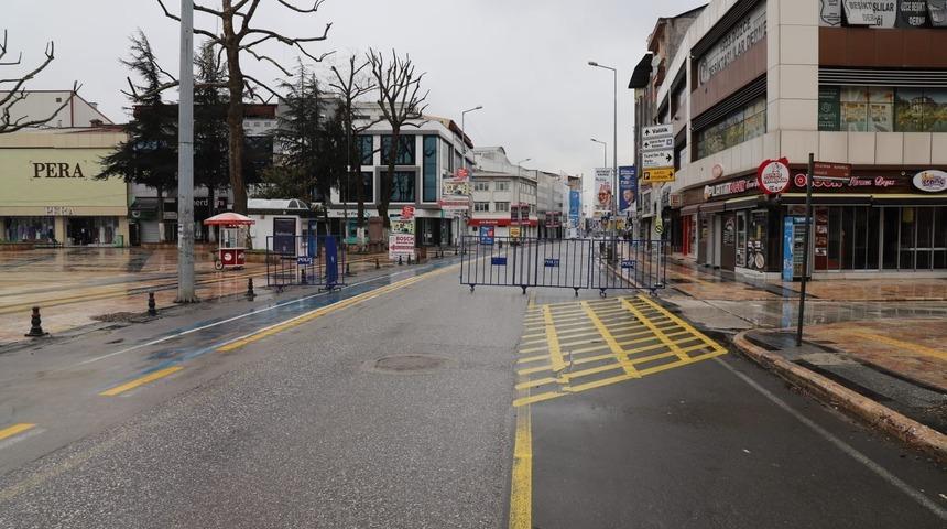 D&uuml;zce&rsquo;de cadde ve sokaklar boş kaldı