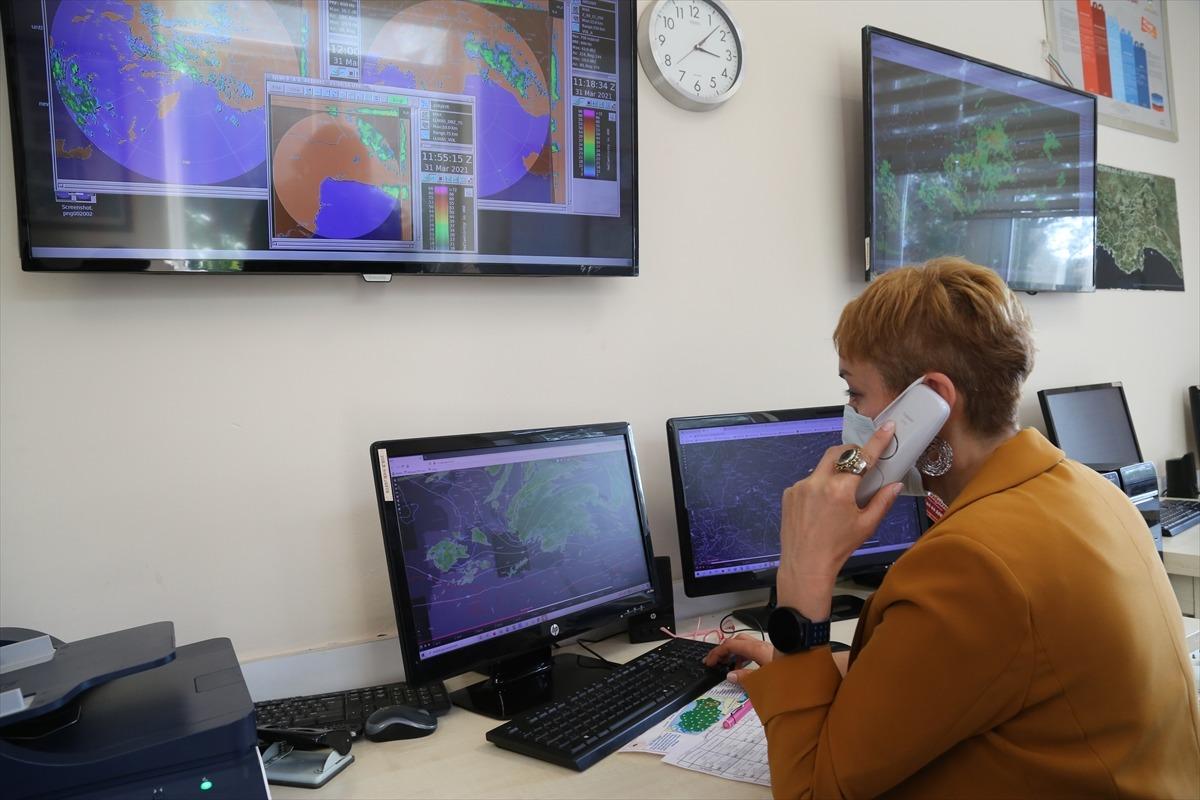 &Ccedil;amaşır asacağı i&ccedil;in havanın nasıl olacağını merak eden de meteoroloji m&uuml;d&uuml;rl&uuml;ğ&uuml;n&uuml; arıyor