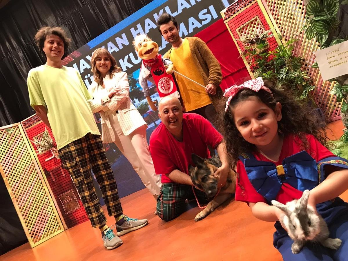 &Ouml;zel tiyatrolar online perde a&ccedil;ıyor