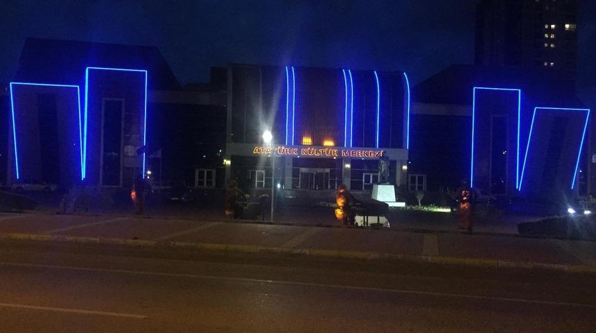 Yenişehir Belediyesi, &rsquo;Mavi Işık Yak Kampanyası&rsquo;na destek verdi