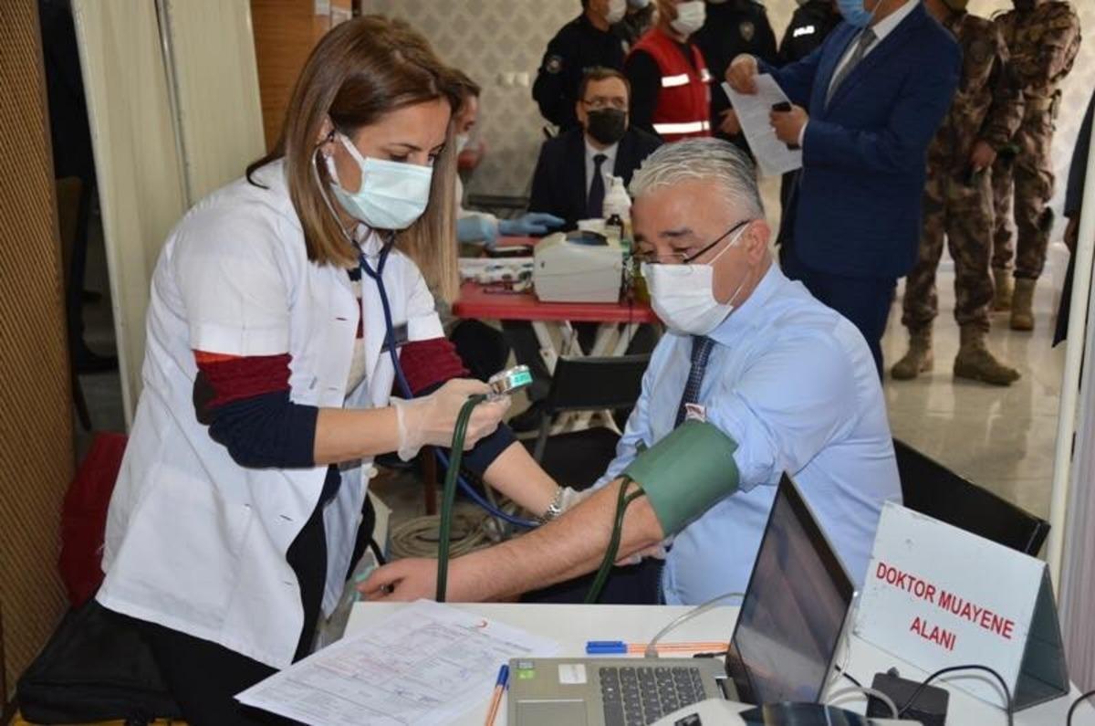 Aydın İl Emniyet M&uuml;d&uuml;r&uuml; Ekici; "Kanımız ve canımızla milletimizin yanındayız"