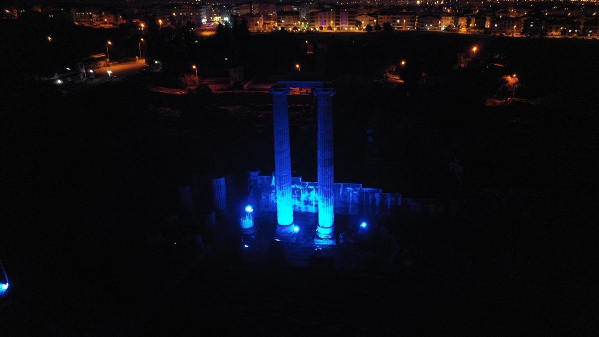Apollon Tapınağı&rsquo;nda otizm farkındalığına &rsquo;mavi&rsquo; destek