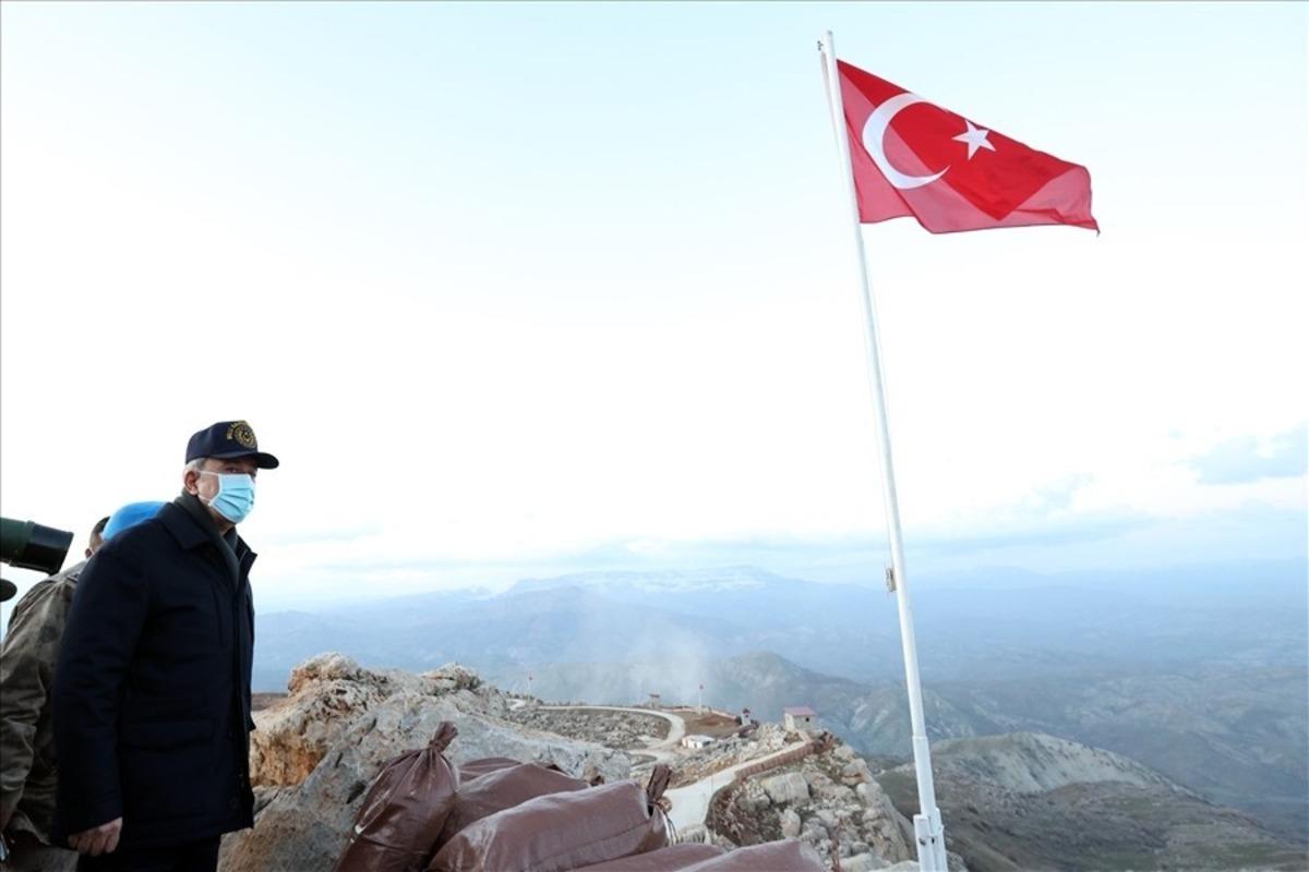 Akar ve TSK komuta kademesi geceyi Şırnak&rsquo;ta ge&ccedil;irdi, Namaz Dağı&rsquo;nda ter&ouml;rle m&uuml;cadele tedbirlerini inceledi