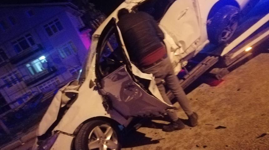 Isparta&rsquo;da otomobil ile ticari taksi &ccedil;arpıştı: 3 yaralı