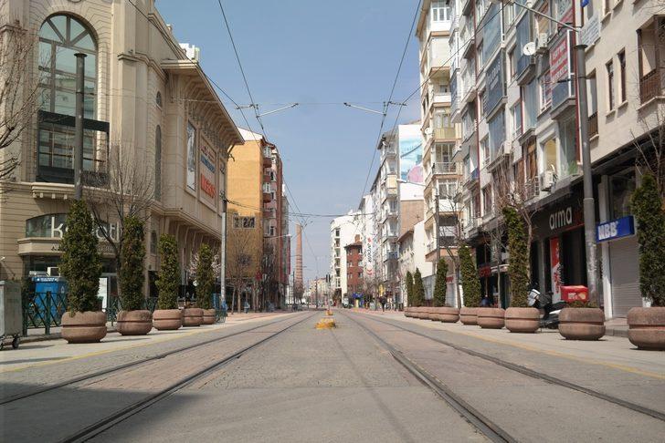 Kızaran Eskişehir’in caddelerinde hafta sonu sessizliği G3