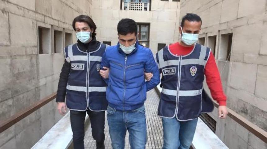 Yakalanacağını anlayınca kız arkadaşını bırakıp kaçtı