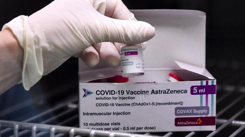 İngiltere'de AstraZeneca aşısı olan yedi kişi kan pıhtılaşmasından &ouml;t&uuml;r&uuml; hayatını kaybetti