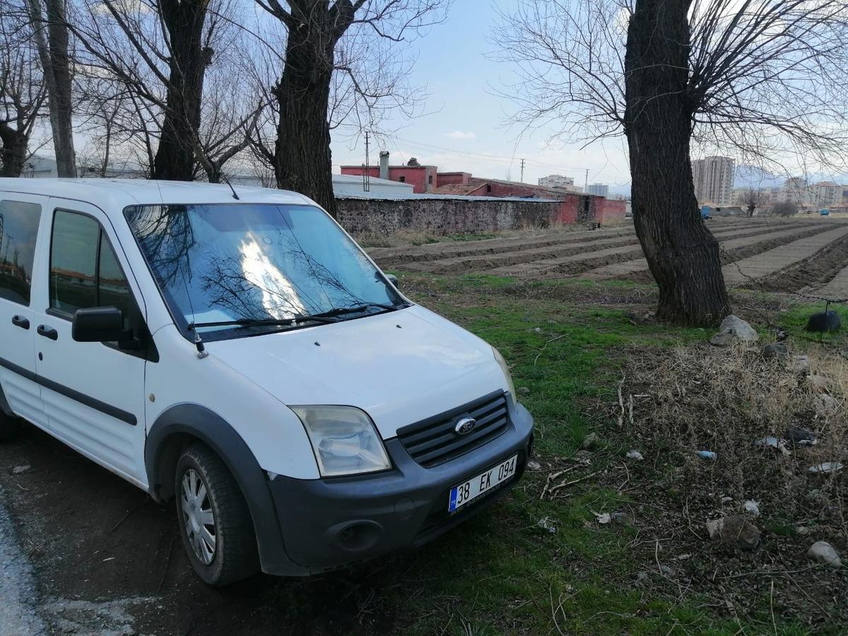 Kayseri&rsquo;de yol kenarında 15 yerinden bı&ccedil;aklanarak &ouml;ld&uuml;r&uuml;len kadın cesedi bulundu