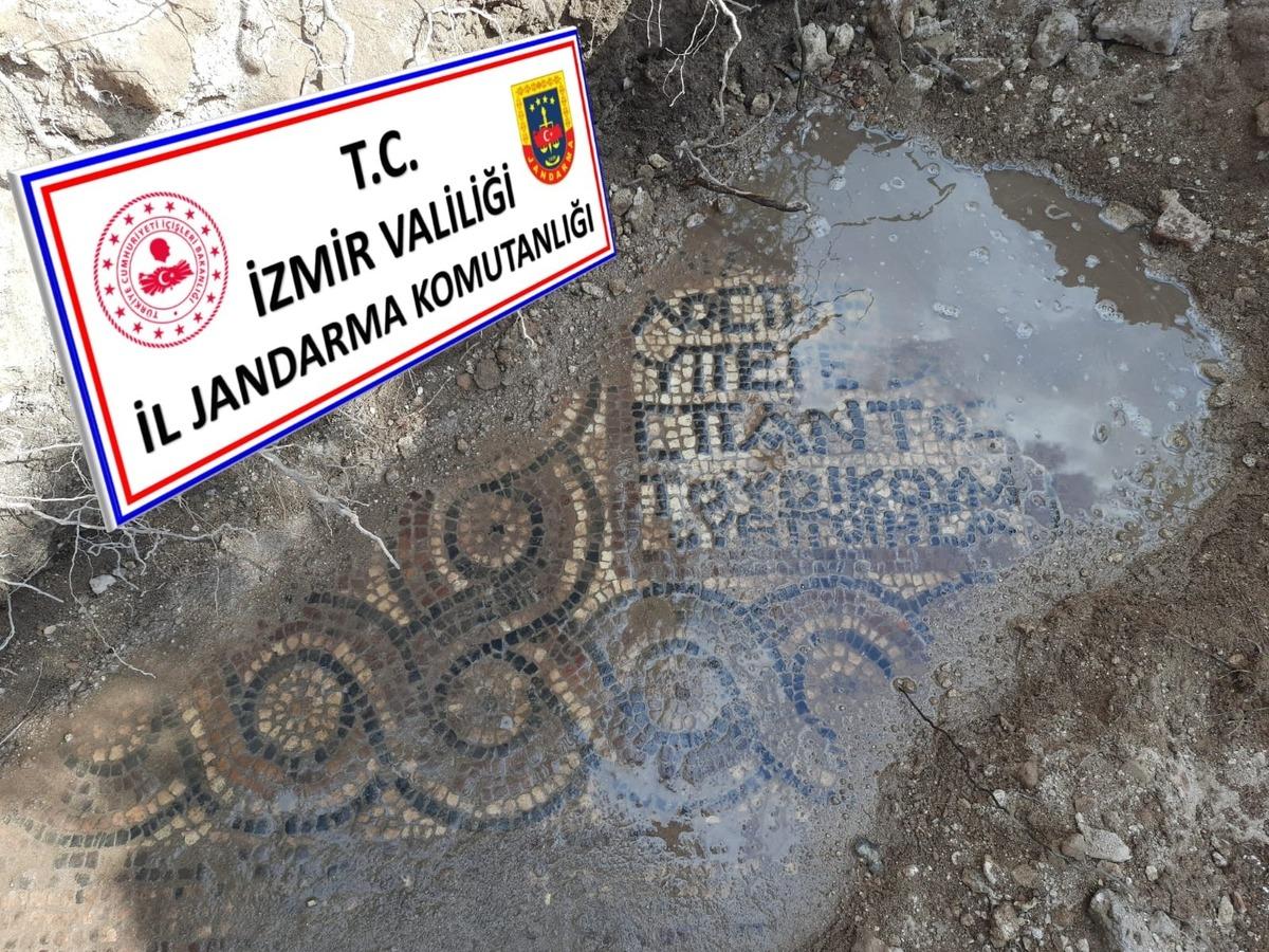 İzmir&rsquo;de ka&ccedil;ak kazı operasyonunda bin 500 yıllık mozaik ve manastır bulundu