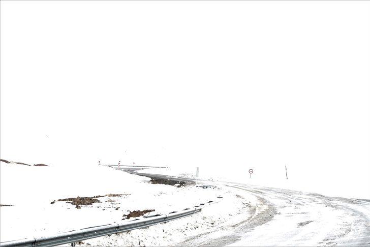 2 bin 885 rakımlı Palandöken Geçidi'nde nisanda yoğun karla mücadele çalışması yapıldı G2