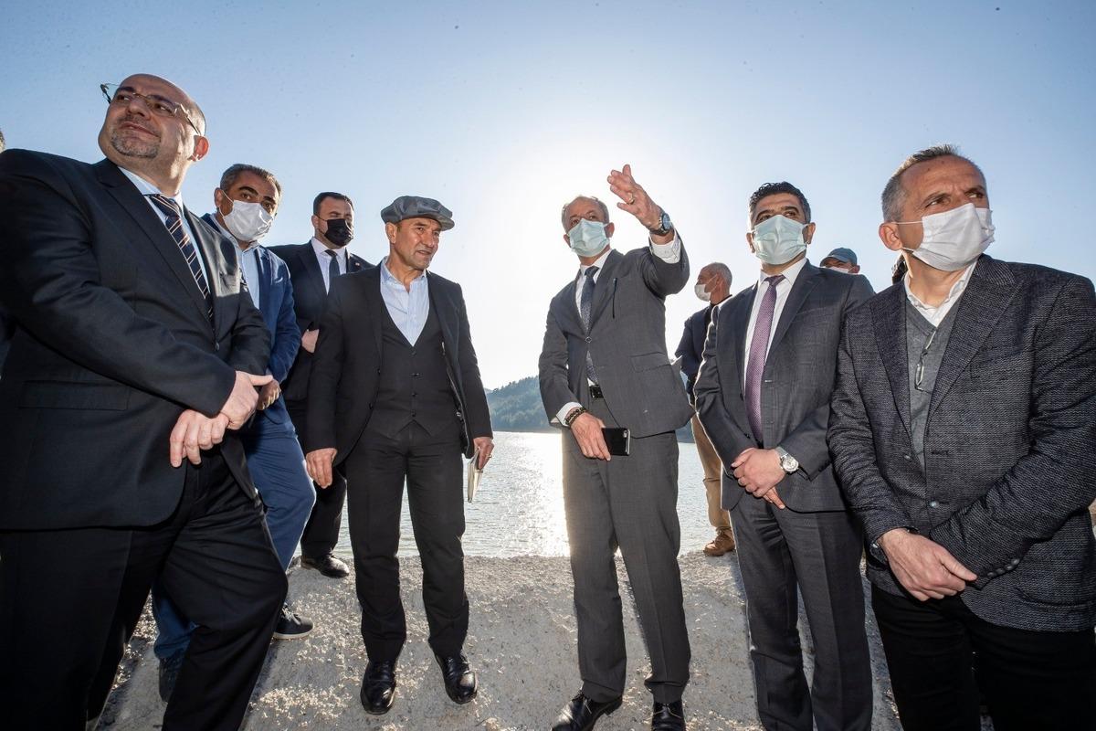 Başkan Soyer, selden etkilenen Balabandere G&ouml;letinde inceleme yaptı